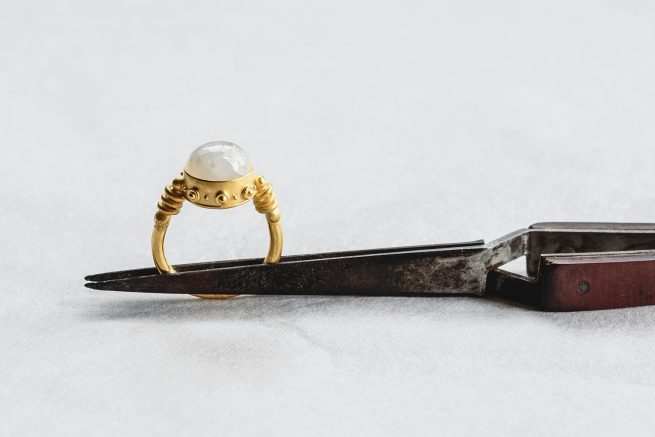 Ring, Gold 750, Regenbogenmondstein, 2010