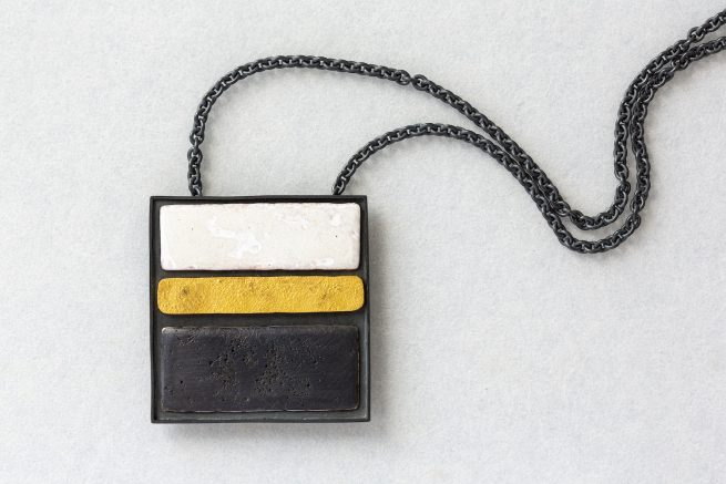 Brosche und Anhänger, montiert,  Silber oxydiert, Gold 750, Emaille, Niello